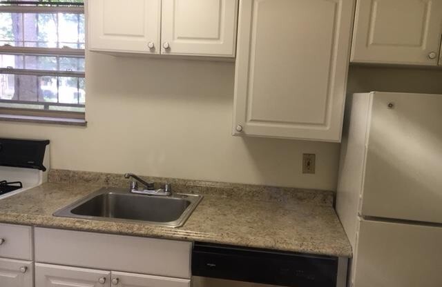 3 beds, 2 baths, $2,325, Unit 100 A