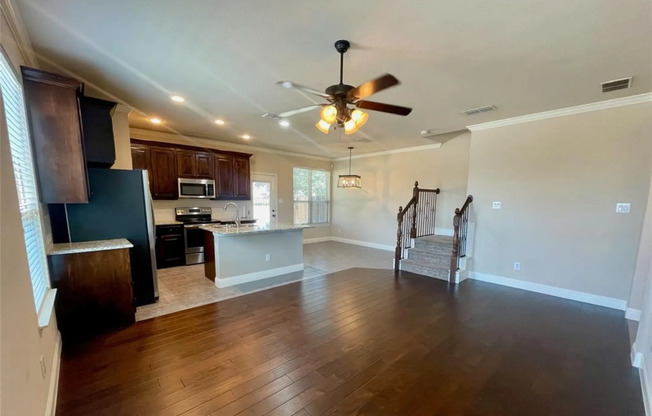 5047 VENECIA WAY