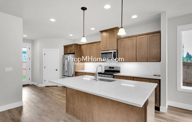 Luxury Four Bedroom + Den Bedroom Home in South Hillsboro!