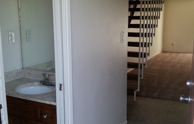 2 beds, 1.5 baths, 1,090 sqft, $1,650, Unit 58