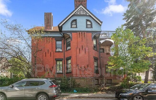 700 Ivy Street