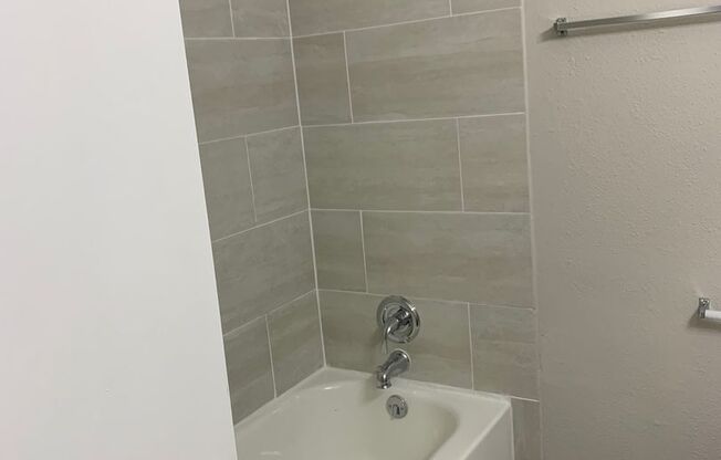 2 beds, 1 bath, 918 sqft, $1,249, Unit F219