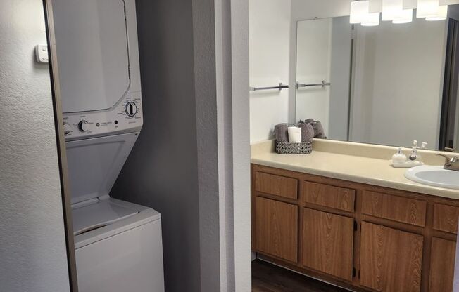 1 bed, 1 bath, 614 sqft, $1,300, Unit 126