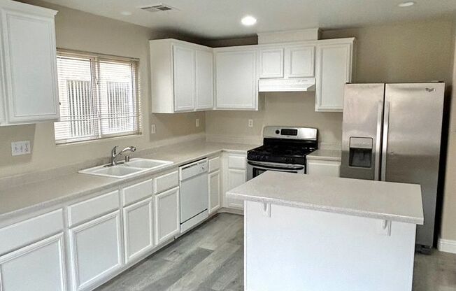 SW!!! OVER 2000 SQ FT!!! New Carpet!!! New Flooring!!! Freshly Painted!!! 4 bed 3 bath!!! Low Maintenance Desert landscape Front and back!!!