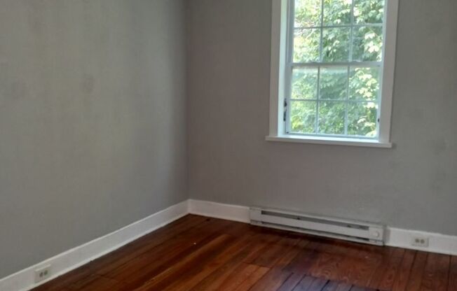 3 beds, 1 bath, $1,250