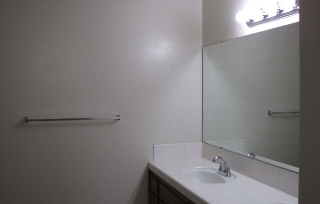 3 beds, 2 baths, $1,600, Unit Unit D