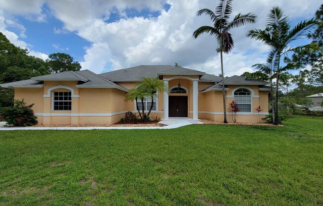 Beautiful Home in the Loxahatchee/ West Palm Beach area 3 Bed 2 Bath w/ Large Yard