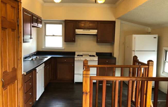 3 beds, 1 bath, $1,150