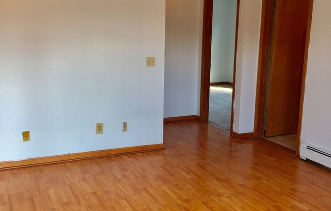 2 beds, 1 bath, $1,245, Unit 4