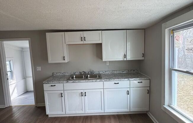 3811 E 55 ST