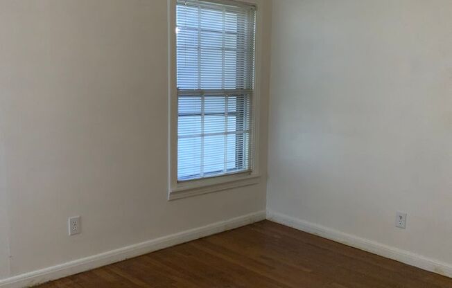 3 beds, 1 bath, $995