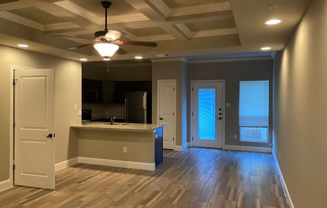 Beatutiful 3 BR / 2.5 Bath Unit in Northeast ISD