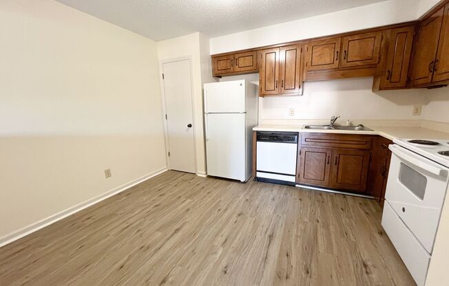 2 beds, 1 bath, 972 sqft, $1,050, Unit D