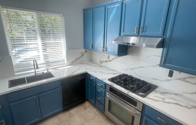 $3,590-GORGEOUS REMODELED 3 BEDROOM GLENMOOR HOME