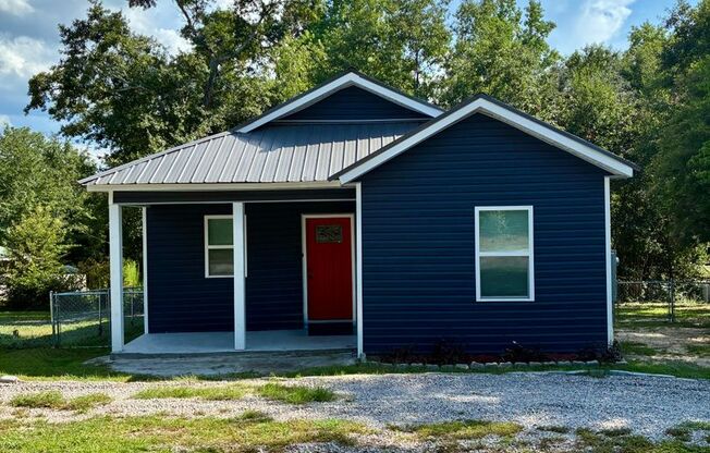 Beautiful 3BR/2BA Custom-Built Home with Fenced Yard & Large Deck