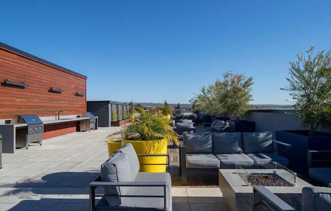 2 beds, 2 baths, 1,012 sqft, $1,810, Unit 122