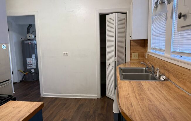 3 beds, 1 bath, $995