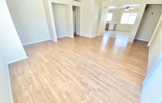 STUNNING SINGLE-FAMILY HOME 4 BEDROOM / 2 FULL BATHROOM, 2 CAR GARAGE