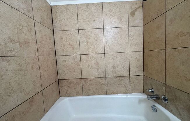 2 beds, 1 bath, 826 sqft, $950, Unit 1619