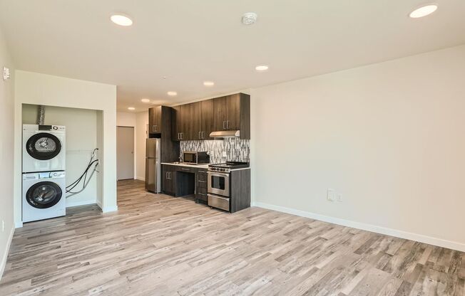 Studio, 1 bath, 412 sqft, $1,435, Unit 714