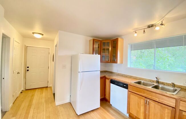 Letitia Ave S. (4051)