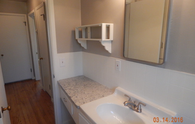 2 beds, 1 bath, $1,095