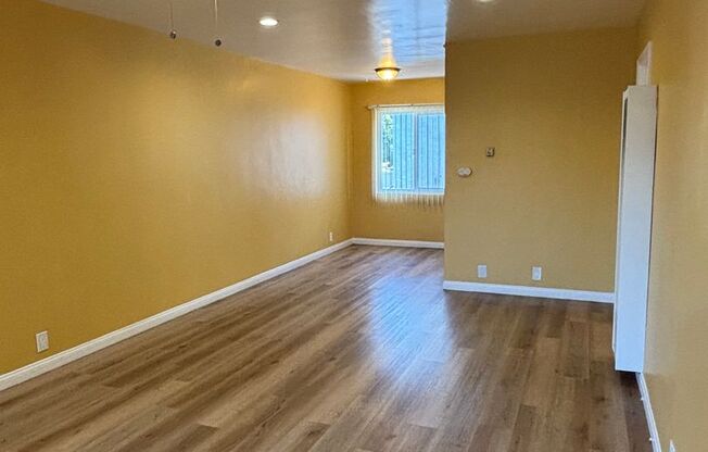 Spacious 1 bedroom available now in Long Beach!