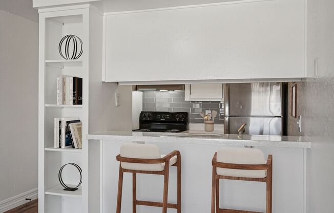 2 beds, 1 bath, 780 sqft, $1,348, Unit 25