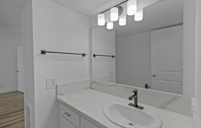 2 beds, 1 bath, 880 sqft, $1,695, Unit 201