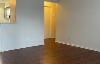 2 beds, 1 bath, 833 sqft, $1,109, Unit 10