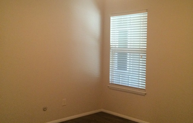 2 beds, 1 bath, $1,050, Unit # 6