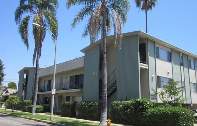 2 beds, 1 bath, $2,395, Unit 04