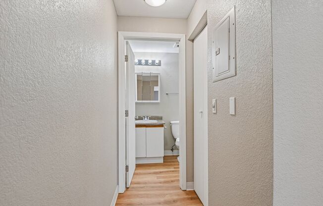 2 beds, 1 bath, 880 sqft, $1,650, Unit 4-304