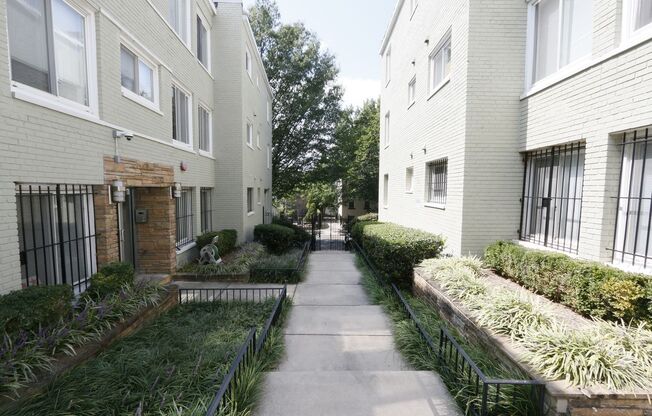 2 beds, 1 bath, 850 sqft, $2,100, Unit 1903-#104