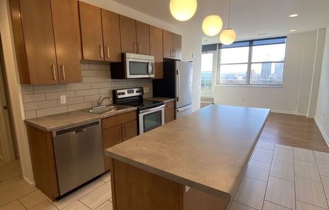 2 beds, 2 baths, 879 sqft, $1,760, Unit 720