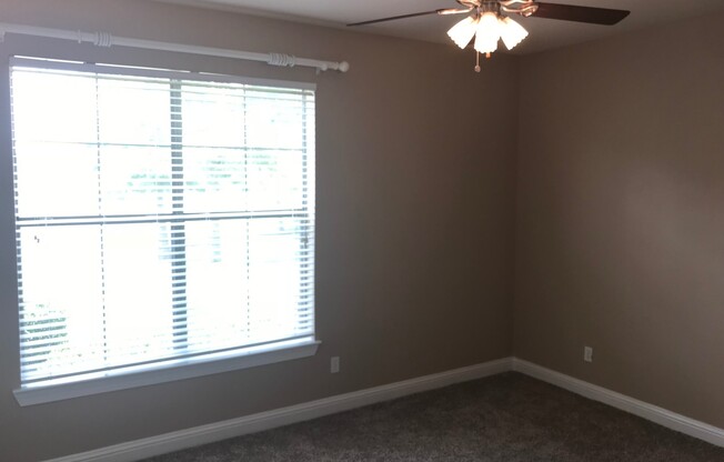 3 beds, 2 baths, $1,650, Unit # 1102