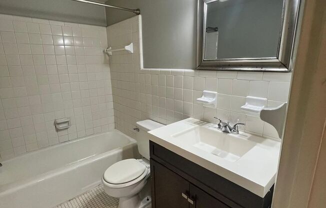 1 bed, 1 bath, 732 sqft, $815, Unit M-8