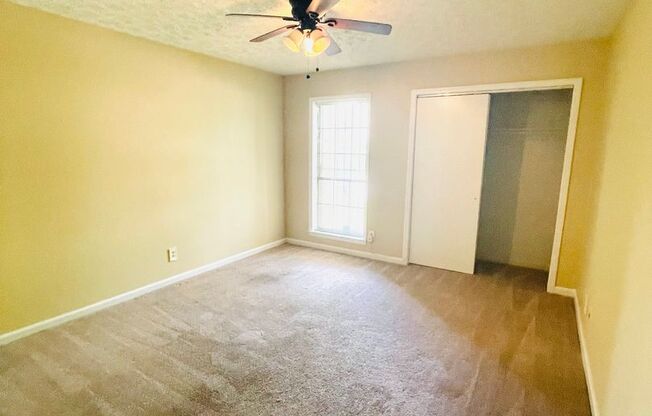 ** 3 bedroom 2 bath located in Sutton Place ** Call 334-366-9198 to schedule a self-tour