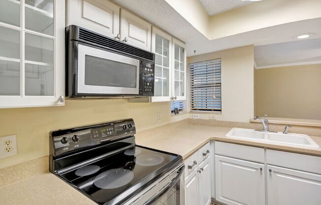 2 beds, 2 baths, $1,850, Unit C