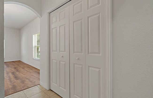 Spacious 5 Bedroom in Riverview