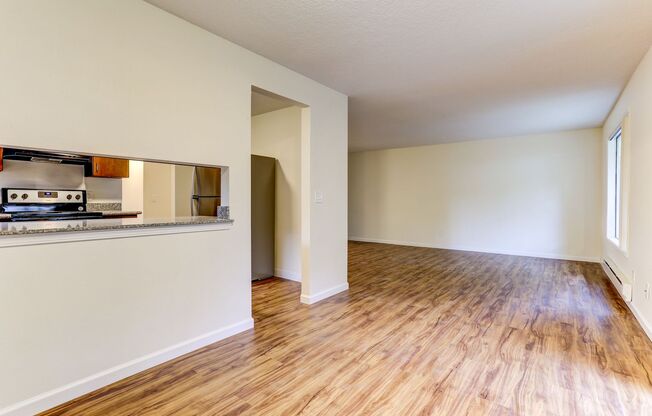 2 beds, 1 bath, 895 sqft, $1,695, Unit 970-3966