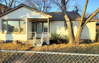 2 bed 1 bath house with central heat and air conditioning and washer/dryer hookup in Edmond, OK