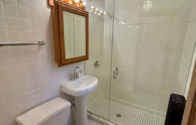 Studio, 1 bath, 400 sqft, $1,645, Unit 233-215