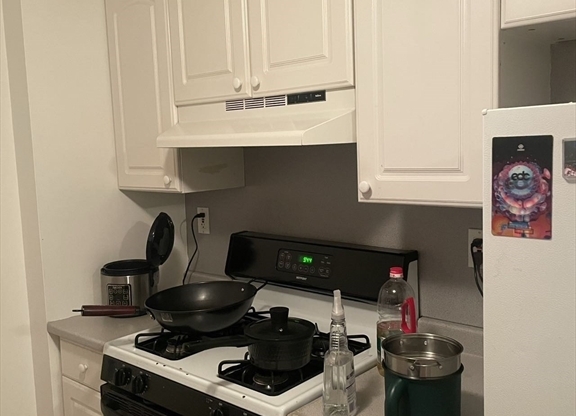 2 beds, 1.5 baths, 800 sqft, $3,250, Unit 320