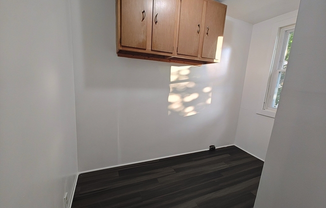 3 beds, 1 bath, 1,000 sqft, $1,800, Unit 2nd Floor