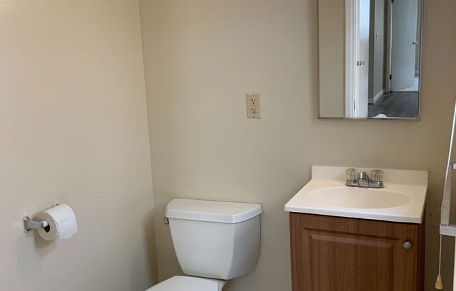 2 beds, 1.5 baths, 850 sqft, $3,350, Unit 412 - 8