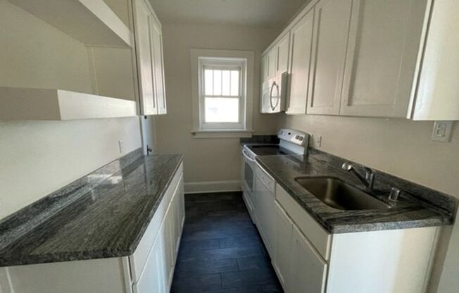 1 bed, 1 bath, 845 sqft, $1,300, Unit Apt. 5