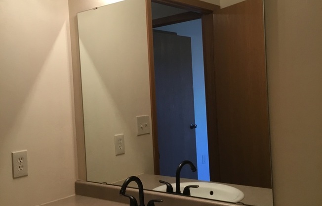 2 beds, 1.5 baths, 1,128 sqft, $1,369.99, Unit 30-05