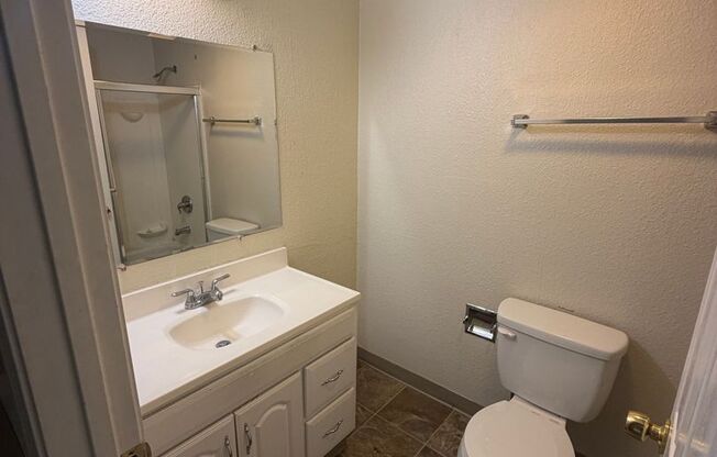 2 beds, 1.5 baths, 907 sqft, $1,595, Unit 3515D