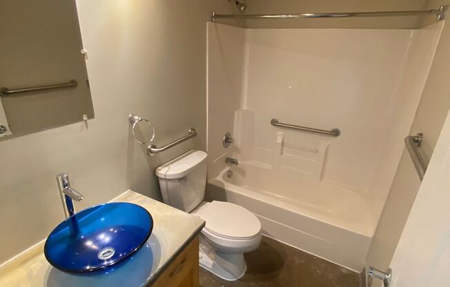 2 beds, 2 baths, 1,100 sqft, $895, Unit 416